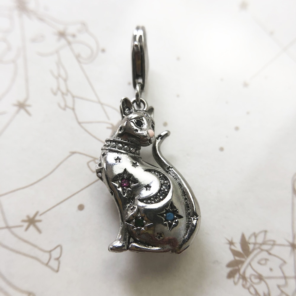mystical cat pendant