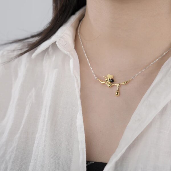 Charming Bee Honeycomb Necklace