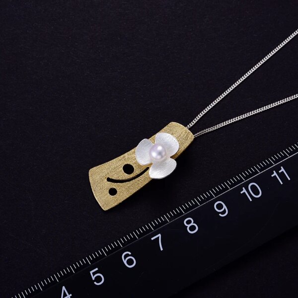 Elegant Pearl Flower Pendant - Image 4