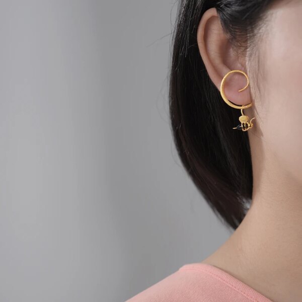 Stylish Honey Bee Dangle Earrings - Image 3
